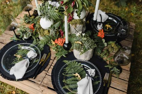 Jurassic Park Wedding, Dinosaur Wedding Theme, Jurassic Wedding, Dino Wedding, Movie Themed Wedding, Botanical Wedding Decor, Themed Wedding Ideas, Dinosaur Wedding, Wales Wedding