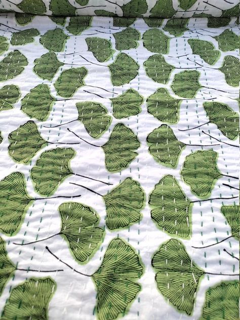 India Quilt, Green Bedspread, Quilt Green, Leaf Blanket, Vintage Quilts Patterns, Yule Gift, Green Blanket, Quilt Comforter, Summer Quilts