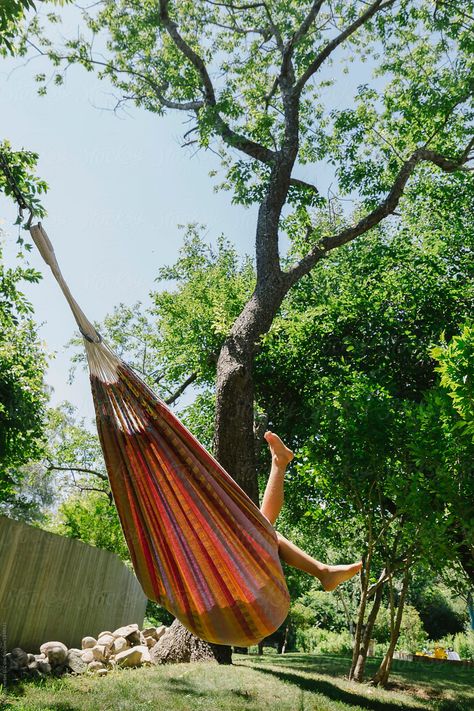 Cute Hammock Pics, Hammock Outside, Hammock Photo Ideas, Hammock In Room, Hammock Photoshoot, Hammock Pictures, Hammock Ideas Backyard, Hammock Backyard, Hammock Aesthetic