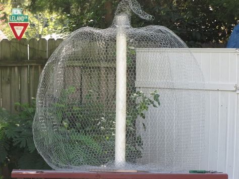 A Pumpkin inspired by Halloweentown, uses pvc pipe and chicken wire Chicken Wire Pumpkin Diy, How To Make A Giant Pumpkin, Chicken Wire Paper Mache, Diy Giant Jack O Lantern, Chicken Wire Halloween Decorations, Chicken Wire Pumpkin, Halloweentown Pumpkin, Halloween Town Movie, Monster Mud