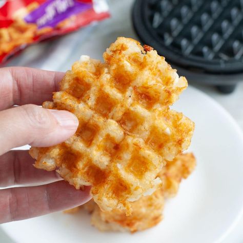 Tater Tot Waffle, Friendsgiving Brunch, Crispy Hashbrowns, Waffle Maker Recipes, Waffles Recipe, Hash Browns, Waffle Recipes, Food List, Waffle Maker