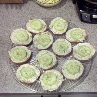 Motor City on my Mind: Cucumber Bagels. Mini Bagel Appetizers, Cucumber Bagel, Mini Bagels Recipe, Bagel Dip, Cucumber Appetizers, Bagels Recipe, Mini Bagels, Bagel Bites, Detroit Sports