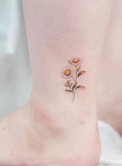 Daisy Tattoo With Color, Group Flower Tattoo, Daisy And Bee Tattoo, Bee And Daisy Tattoo, Camomile Flower Tattoo, Yellow Daisy Tattoo, Small Daisy Flower Tattoos, Chamomile Flower Tattoo, Daisy Minimalist Tattoo