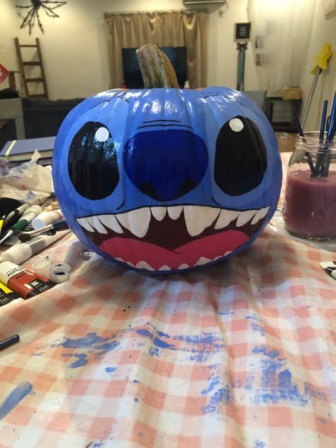 Painted Pumpkins Stitch, Painting On Pumpkins Ideas Cute, Lilo Pumpkin Painting, Cute Painted Pumpkins Ideas Disney, Pumpkin Ideas Painted Disney, Halloween Pumpkin Ideas Paint Easy, Non Carved Decorated Pumpkins Paint, Pumpkin Disney Painting, Cartoon Painted Pumpkins