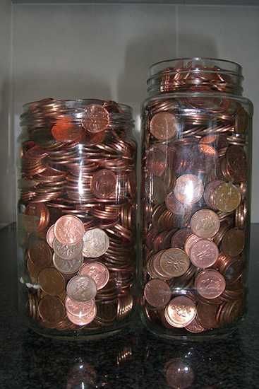 Penny Designs, 25 DIY Ideas for Home Decorating with Majestic Copper Glow Coins Art Ideas, Pennies Crafts, Penny Decor, Diy Ideas For Home, Penny Jar, Penny Crafts, Silver Christmas Tree Decorations, Coin Crafts, Money Saving Jar