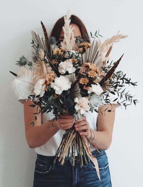 dried wedding bouquet options Sunday Wedding, Wild Daisy, Daisy Wedding, Wedding Boho, Dried Flower Bouquet, Bunch Of Flowers, Bridal Flowers, Flower Bouquet Wedding, Happy Sunday