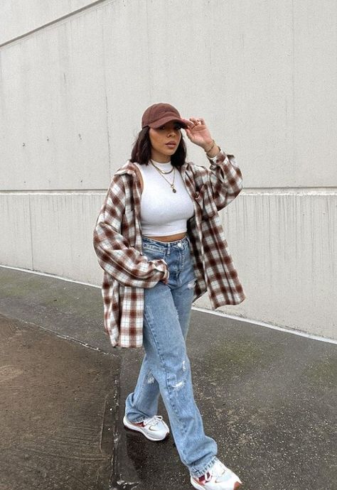 Cool Outfit Inspiration, Elegant Tomboy Outfits, Outfits Curvy Juvenil, Flannel Outfits For Women, Flannel Outfits Summer, Mode Zara, Flannel Outfits, Skandinavian Fashion, Downtown Outfits