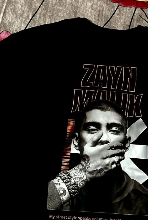 Zayn Malik Merch, Zayn Malik Aesthetic, Icarus Fell, Zayn Malik Pics, Marvel Comics Wallpaper, Concert Looks, Zayn Malik, Oversized T Shirt, One Direction