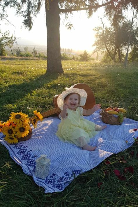 Baby Picnic Photoshoot, Baby Summer Photoshoot, Summer Baby Photoshoot, Baby Shoot Ideas, Pictorial Ideas, Summer Photoshoot Ideas, Baby Photoshoot Ideas, Picnic Photoshoot, Cute Garden