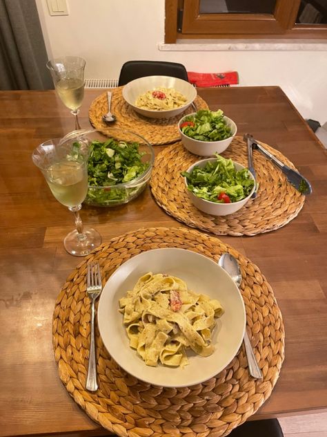 Lunch At Home Aesthetic, Couple Dinner Aesthetic Home, Romantic Lunch Ideas At Home, Couple Dinner At Home, Monday Night Dinner Ideas Healthy, Lunch Aesthetic Home, Date Meals At Home, Dinner Date At Home Table Settings, Lunch Date At Home