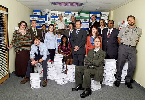 The Office Office Group Photo, Office Cast, The Office Characters, The Office Show, Office Wallpaper, Funny Shows, Steve Carell, Dunder Mifflin, Group Photo