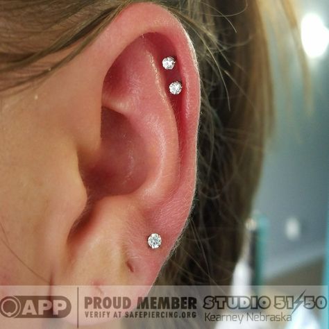 Peekaboo! Fresh double helix and upper ear lobe piercings on a sweet new client. #letssparkle #appmember #safepiercing @safepiercing @neometaljewelry #doublehelix #doublerainbow Upper Ear Lobe Piercing, Stacked Lobe Piercing, Double Helix Piercings, Double Tragus, Studio 51, Double Helix Piercing, Upper Ear Piercing, Pretty Piercings, Upper Lobe Piercing