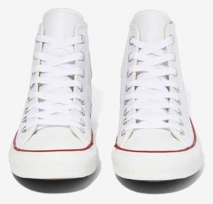 Sneaker Essentials, Evening Shoes Low Heel, Essentials Jacket, Shoes Sneakers Converse, Converse All Star White, Jacket Trend, Leather Converse, White Leather Shoes, Sneakers Converse