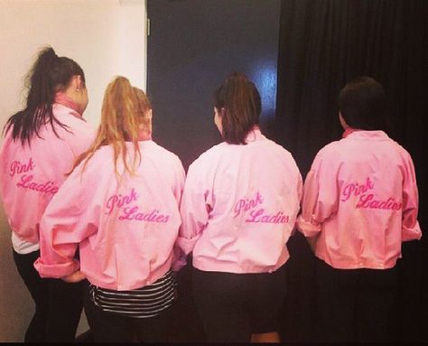 Pink Ladies Pink Ladies Group Costume, Girlfriend Group, Girl Group Halloween Costumes, Holloween Costumes, Grease Costumes, Halloween Group, Teacher Costumes, Diy Outfits, Team Costumes