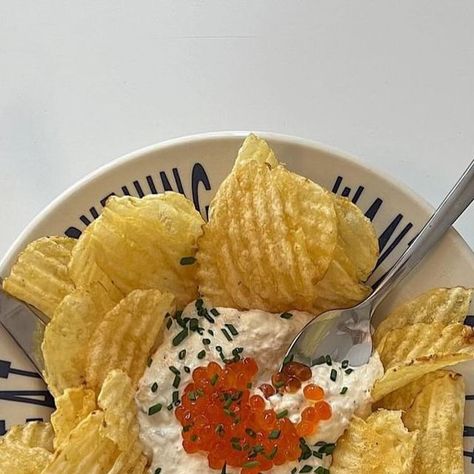 Fishwife on Instagram: "SMOKED TROUT DIP WITH SALMON ROE 🥣 🧡!!! recipe adapted from @mollybaz below 💃, whip it up this weekend for nye 🪩!! ingredients: - 1/2 lemon 🍋 - 1/2 bunch chives - 1/4 cup sour cream - 1/2 cup mayonnaise - 2 tins of fishwife smoked rainbow trout 🌈 - 2 tbsp salmon roe (optional) - salt + pepper !! 🧂 - potato chippies for serving 🥔 📸 @whatimcookinggtoday" Smoked Trout Dip, Tinned Fish, 2024 Moodboard, Salmon Roe, Smoked Trout, Whip It, Healthy Lifestyle Food, Rainbow Trout, Happy Meal