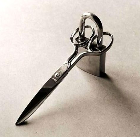 Kindersicherung der Schere Best Scissors, Sewing Scissors, Fabric Scissors, Simple Tricks, Household Hacks, Sewing Room, Things To Know, Quilt Sewing, Sewing Hacks