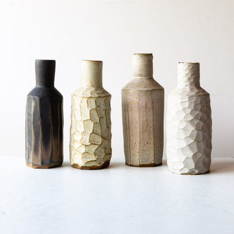 Ceramic Bottles, Decorate A Room, Rustic Pottery, Cerámica Ideas, Sculptures Céramiques, Handmade Ceramics Vase, A Bouquet Of Flowers, Keramik Design, Ceramic Bottle