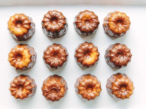 How to make caneles Canele Recipes, Caneles Recipe, Canele Recipe, Pastry Photography, Fancy Foods, Pastry Ideas, French Photography, 2023 Party, Baked Desserts