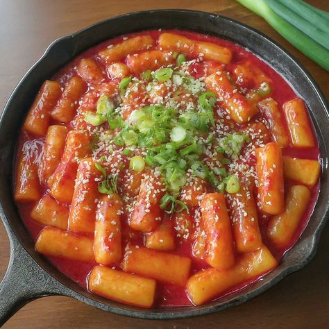 Rose Tteokbokki Recipe - Instacart Tteokbokki Cheese, Cheesy Tteokbokki, Rose Tteokbokki, Buldak Carbonara, Tteokbokki Recipe, Best Korean Food, Creamy Cheese Sauce, Spicy Rice, Creamy Cheese