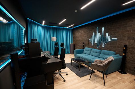 Podcast Stage Design, Home Radio Studio, Home Recording Studio Setup Small Spaces, Filming Studio Design, Closet Music Studio, Podcast Set Design Ideas, Studio Set Up, Music Studio Room Small, Home Studio Aesthetic