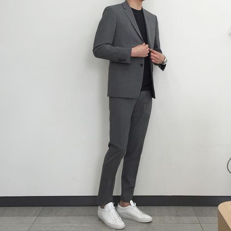 Grey Suit Grey Casual Suit Men, Grey Suit Casual, Menswear Suit, Dreadlocks Men, Grey Suit Men, Blazer Outfits Men, Minimalist Fashion Men, Formal Men Outfit, Classy Outfits Men