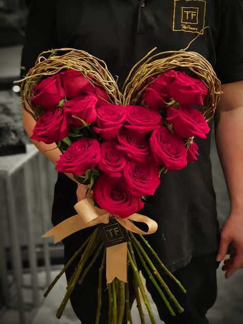 Flower Arrangements Valentines Day, Valentine Flowers Bouquet Romantic, Valentines Flower Arrangements Ideas Bouquets, Valentine’s Day Flower Arrangements, Valentine’s Day Bouquet, Valentines Day Flowers Bouquet, Valentines Day Flower Arrangements, Valentines Day Arrangements, Bouquet Saint Valentin