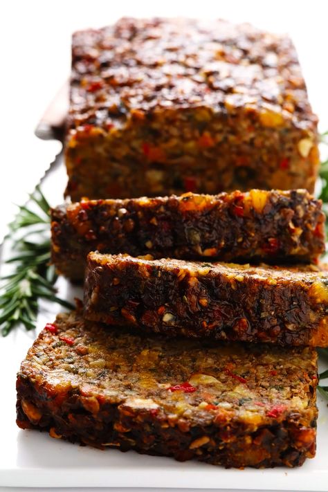 Easter Lunch Recipes, Nut Roast Recipe, Vegetarian Nut Roast, Roasted Nuts Recipe, Nut Roast, Vegetarian Roast, Nut Loaf, Dinner Christmas, Gimme Some Oven