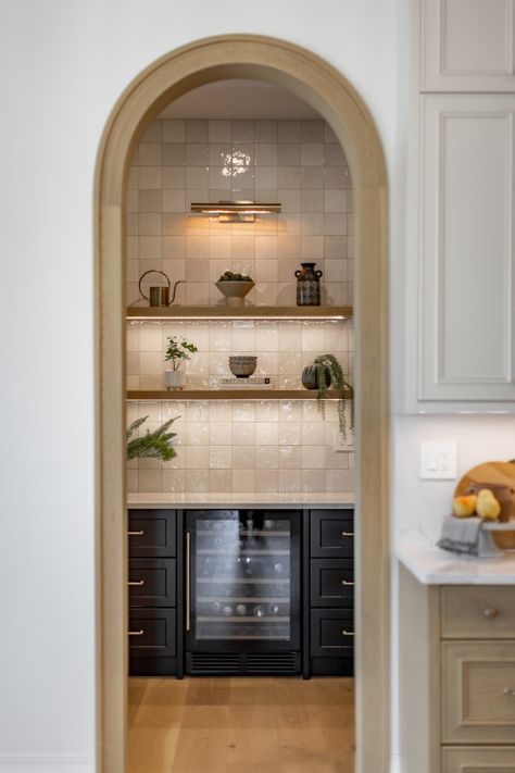 Update Arched Doorway, Pantry Opening In Kitchen, Pantry With Two Entrances, Arc Kitchen Design, Walk In Pantry Entrance, Arched Pantry Doorway, Arched Doorway To Kitchen, Behind Kitchen Pantry, Pantry Entrance In Kitchen