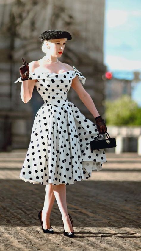 60s Womens Fashion Classy, 50s Polka Dot Dress, 1950s Fashion Black Women, Vintage Outfits Classy 1950s, Retro Style Dress To Impress, Retro Theme Dress, Retro Outfits For Women, 50s Silhouette, 50s Dance