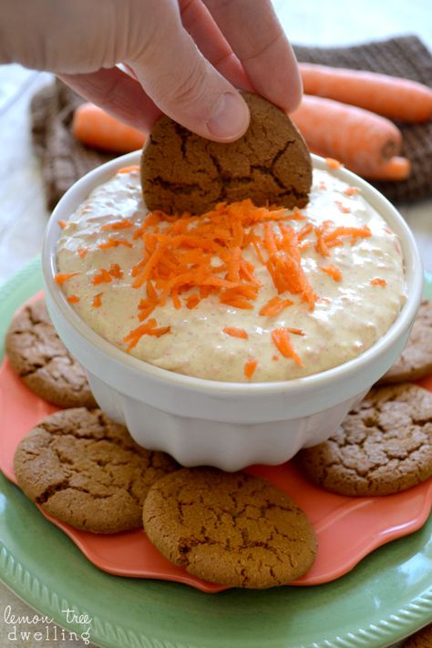 Creamy Carrot Cake Dip - all the flavors of the cake + the cream cheese frosting! Carrot Cake Cream Cheese Frosting, Carrot Cake Dip, Carrot Cream Cheese, Frosting Desserts, Carrot Cake Cream Cheese, Cake Cream Cheese Frosting, Carrot Cream, Cake Dip, Easy Holiday Desserts