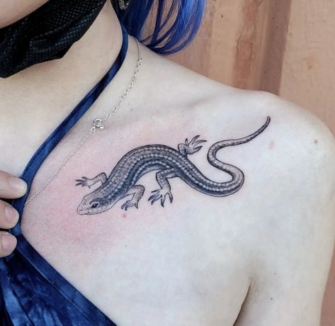 Skink Lizard Tattoo, Blue Tongue Skink Tattoo, Lizard Tattoo Design, Reptile Tattoo, Tattoo Map, Moms Tattoo, Gecko Tattoo, Lizard Tattoo, Mama Tattoo