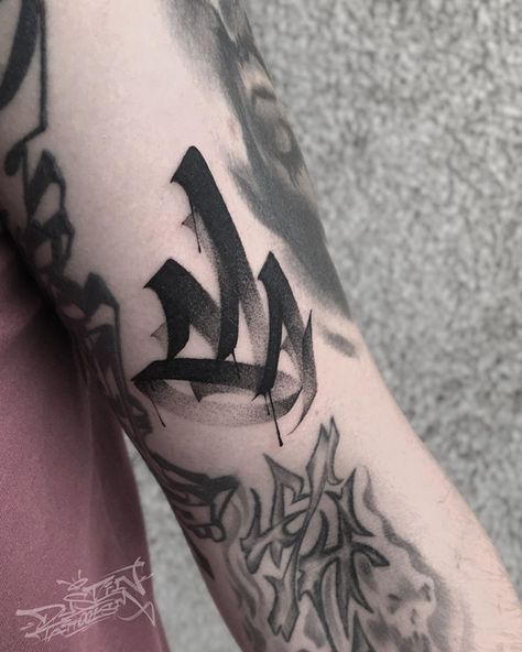 Berlin, Hamburg, Big Lettering Tattoo, Graffiti Crown Tattoo, Graffiti Lettering Tattoo, Graffiti Style Tattoo, Small Lettering Tattoo, Graffiti Tattoo Design, Font Tato