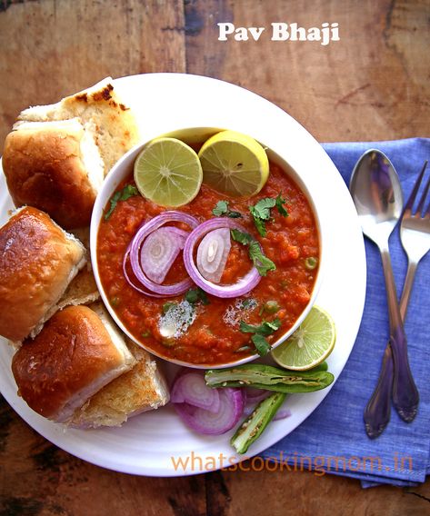 Pav Bhaji Photography, Pav Bhaji Recipe, Indian Food Photography, Pav Bhaji Masala, Whats Cooking, Bhaji Recipe, Japanese Street Food, Asian Street Food, Vegetarian Indian