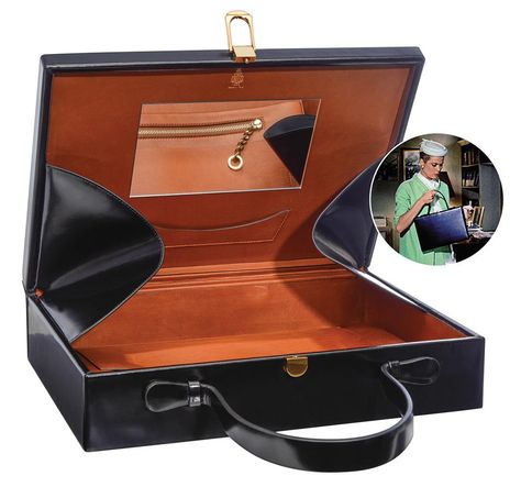 The rear window overnight case, inspired by Grace Kelly. by Mark Cross  $3995 Mark Cross, Vintage Purses, Cross Bag, Box Bag, Classic Films, Rear Window, Types Of Bag, Overnight Bag, Grace Kelly