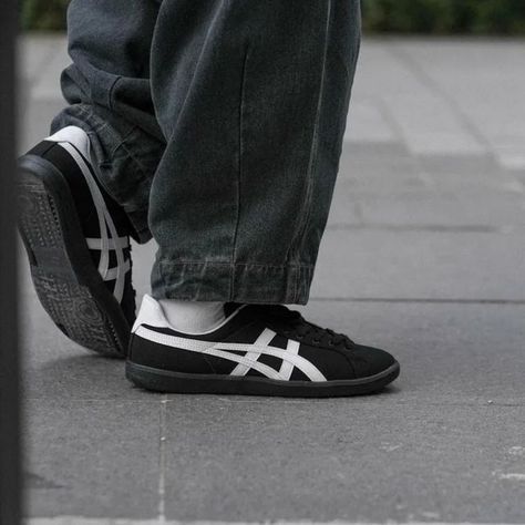 From WHATSIZE with love (100% authentic) on Instagram: "✅ Available to order  Onitsuka Tiger DD Trainer ‘Black White’  Size : UK3/3.5/4/4.5/5/5.5 UK6.5/7/7.5/8/8.5  Condition : Brand new Price : RM600 only!!!  Postage RM15/25 double box" Black And White Onitsuka Tiger, Onitsuka Tiger Gsm Women Outfit, Onitsuka Tiger Black Outfit, Black Onitsuka Tiger Women Outfit, Asics Onitsuka Tiger Outfit, Asics Tiger Onitsuka, Onitsuka Tiger White, Onitsuka Tiger Mexico 66 Black, Black Onitsuka Tiger