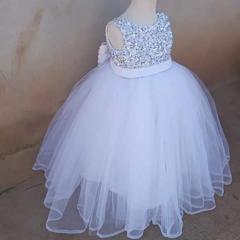 Children Gown Styles For Lace, Lace Gown For Children, Children Lace Gown Styles, Little Bride Dress Kids, African Kids Clothes, Kids Party Wear Dresses, Kids Dress Collection, Princess Dress Kids