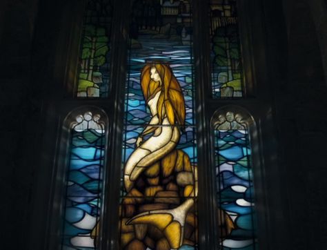 Mermaid in stained glass window of Prefect's bathroom Harry Potter Museum, Stained Glass Mermaid, Harry Potter Script, Harry Potter Mermaid, Glass Mermaid, The Goblet Of Fire, Harry Potter Halloween, Mermaid Glass, Mermaid Aesthetic