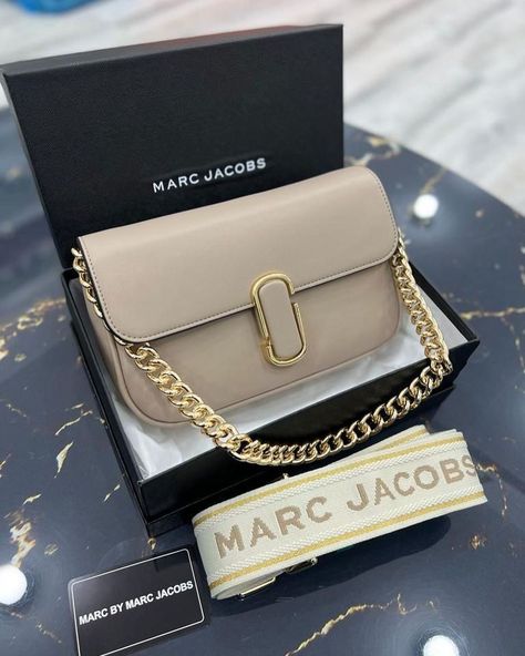 Luxury Bags Collection, Fancy Bags, Marc Jacobs Bag, Girl Stuff, Cute Bags, Amazon Finds, Wedding Styles, Marc Jacobs, Luxury Bags