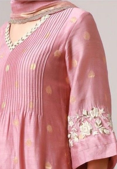 Trendy Kurti Neck Designs For Front (2021) Sleeves Design For Suits, Kurti Neckline Pattern, Kameez Neck Designs, Kurti Back Neck Designs, Salwar Kameez Neck Designs, Detail Couture, Latest Salwar Kameez, Kurta Patterns, Simple Kurta Designs