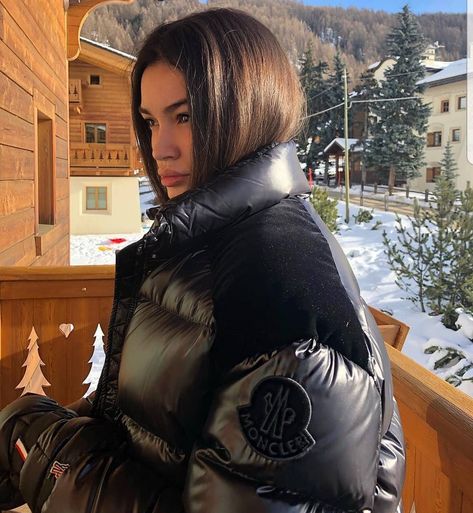 Women Moncler Jacket Outfit, Moncler Coat Outfit, Moncler Jacket Aesthetic, Moncler Puffer Jacket Women, Moncler Outfit Women, Moncler Vest Woman Outfit, Moncler Ski Outfit, Moncler Jacket Outfit, Moncler Jacket Women Outfit