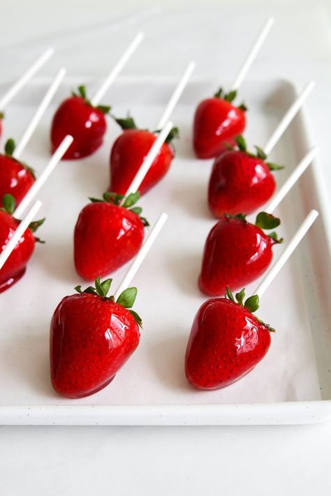 Easy Sugared (Tanghulu-style) Strawberries | Constellation Inspiration S’mores Strawberries, Strawberry Tanghulu Recipe, Candy Strawberries Recipe, Red Party Foods, Red Foods For Party, Red Food Recipes, Candies Strawberries, Red Party Food, Red Food Ideas