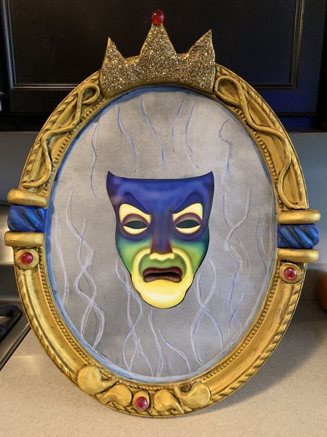 Snow White Mirror Template, Snow White Office Decorations, Diy Magic Mirror Snow White, Trunk Or Treat Snow White, Snow White Halloween Decorations, Snow White Trunk Or Treat Ideas, Snow White Trunk Or Treat, Evil Queen Party, Magic Mirror Snow White