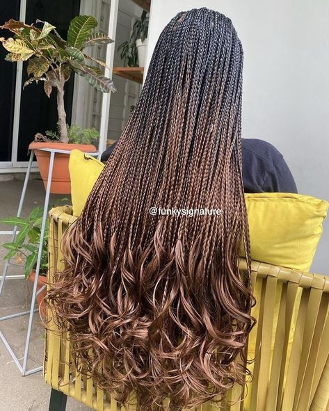 Braids With Hair Out At The End, Knotless Braid With Curls At The End, Braids With The Ends Out, Black And Brown Box Braids With Curly Ends, Knotledd Braids With Curls, Curled Knotless Box Braids, Braids With Big Curls At The End, Knotelles Braids With Curls, Spanish Curl Knotless Braids