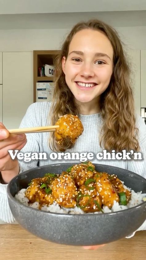 purely4vegans on Instagram: VEGAN ORANGE CHICK’N 😍 Tofu tastes good! 😌 📸: @fitgreenmind If you prepare it right…😉 This is one of my favourite ways to eat tofu: fried… Vegan Orange Chicken, Tofu Fried, Steamed Veggies, Meat Eater, Vegan Challenge, Tasty Vegetarian Recipes, Vegan Cookbook, Orange Chicken, East Asian