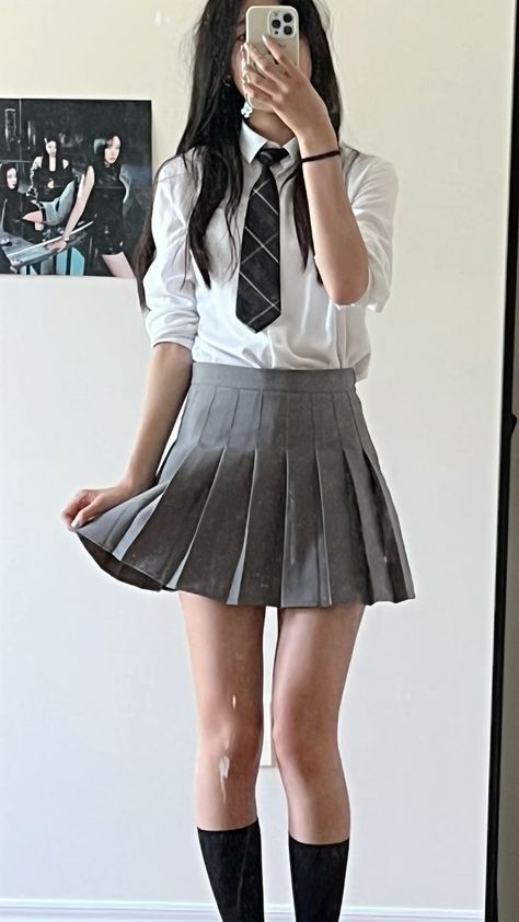 School Vintage Outfits, School Girlfriend Outfit, Private School Uniform Outfits, School Uniform Outfits Aesthetic, Photoshoot Fits, School Uniform Ideas, School Uniform Style, Uniform Fits, Uniform Aesthetic