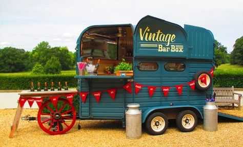 Repurposed Horse Trailer Projects That Will Blow Your Mind Trailer Bars, Traveling Bar, Wine Truck, Converted Horse Trailer, Foodtrucks Ideas, Horse Box Conversion, Horsebox Bar, Catering Van, Camp Party