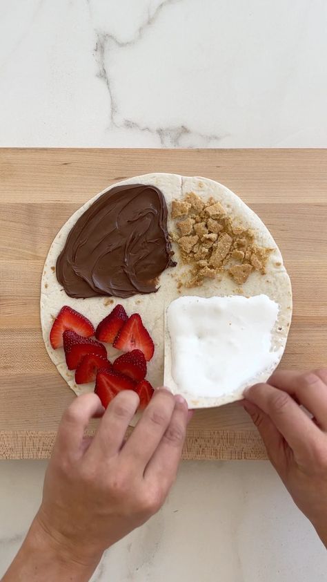 Nutella And Strawberries, Tortilla Wrap Hack, Tortilla Dessert, Strawberry Nutella, Tortilla Wrap, Just A Taste, Tortilla Recipe, Tortilla Wraps, Marshmallow Fluff