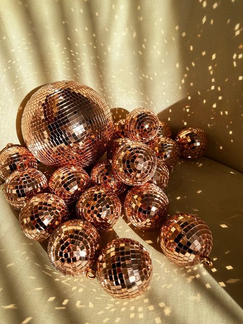 Sparkling Disco Ball Ornaments Glittering Home Decor Mirror Balls Rose Gold Gold Silver - Etsy Gold Nye Party, Disco Ball Christmas Tree, Gold Silver Tree, Disco Ball Ornaments, Disco Ball Christmas, Starry Christmas, Gold Disco Ball, Edgy Bridal, Rose Gold Aesthetic