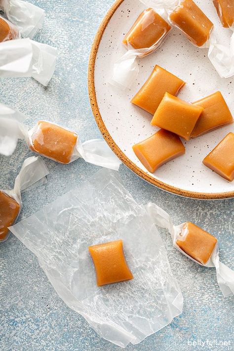 These homemade caramels are soft, chewy, sweet, and melt-in-your-mouth delicious! They're a classic simple candy that can easily be made at home and perfect for gift giving any time of year. Homemade Caramel Candy, Homemade Caramels, Sea Salt Caramels, Homemade Truffles, Easy Candy, Oven Fried, Soft Caramel, Caramel Candy, Caramel Recipes