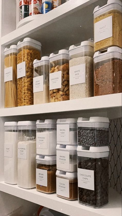 Kitchen Storage Containers Set of 24: Vtopmart 24 Pieces Airtight Food Storage Containers Included, 6 Medium Containers (2 Litres), 12 Small Containers (1.4 Litres), 6 Mini Containers (0.8 Litres) With 24 reusable blackboard labels and 1 white marker pen, you can organise your kitchen and pantry like never before for all your storage needs. Organized Pantry, Kitchen Storage Hacks, Desain Pantry, Small Kitchen Storage, House Organisation, Kitchen Organization Pantry, Kitchen Organisation, Organizing Hacks, Aesthetic Kitchen